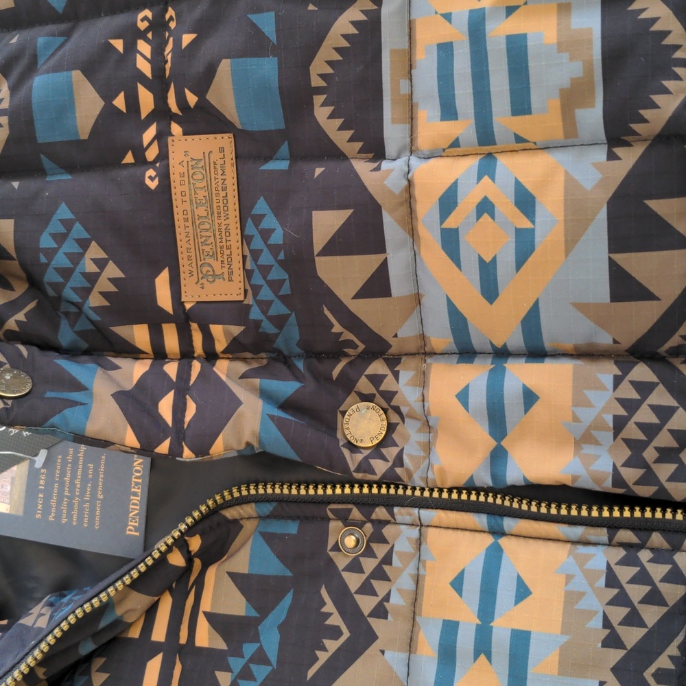 Pendleton Geometric Pattern Quilted Vest, Large - Picture 4 of 6